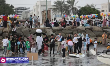 شادی کودکان در ساحل بندرعباس