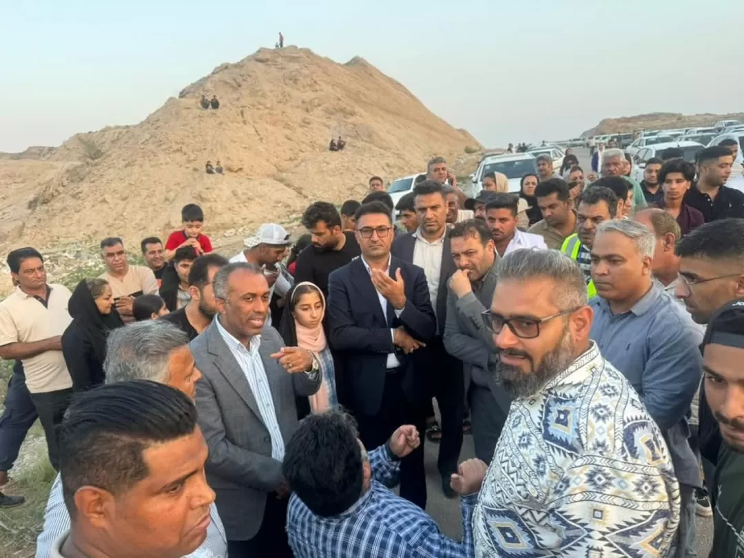صف موتورسواران ورزشکار از قانونشکنان جداست