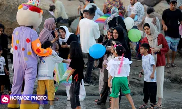 شادی کودکان در ساحل بندرعباس