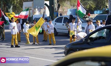 اهداء گل دهه نودی‌ها به یاد سردار دلها