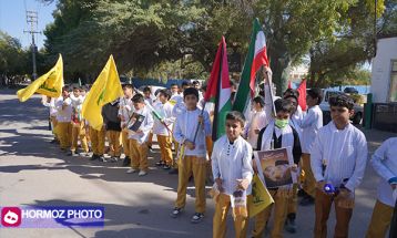 اهداء گل دهه نودی‌ها به یاد سردار دلها