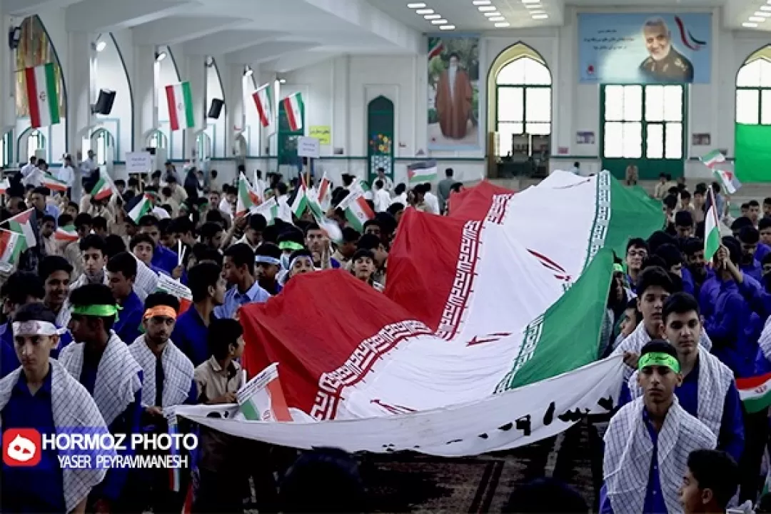 گردهمایی بزرگ دانشآموزان بندرعباسی