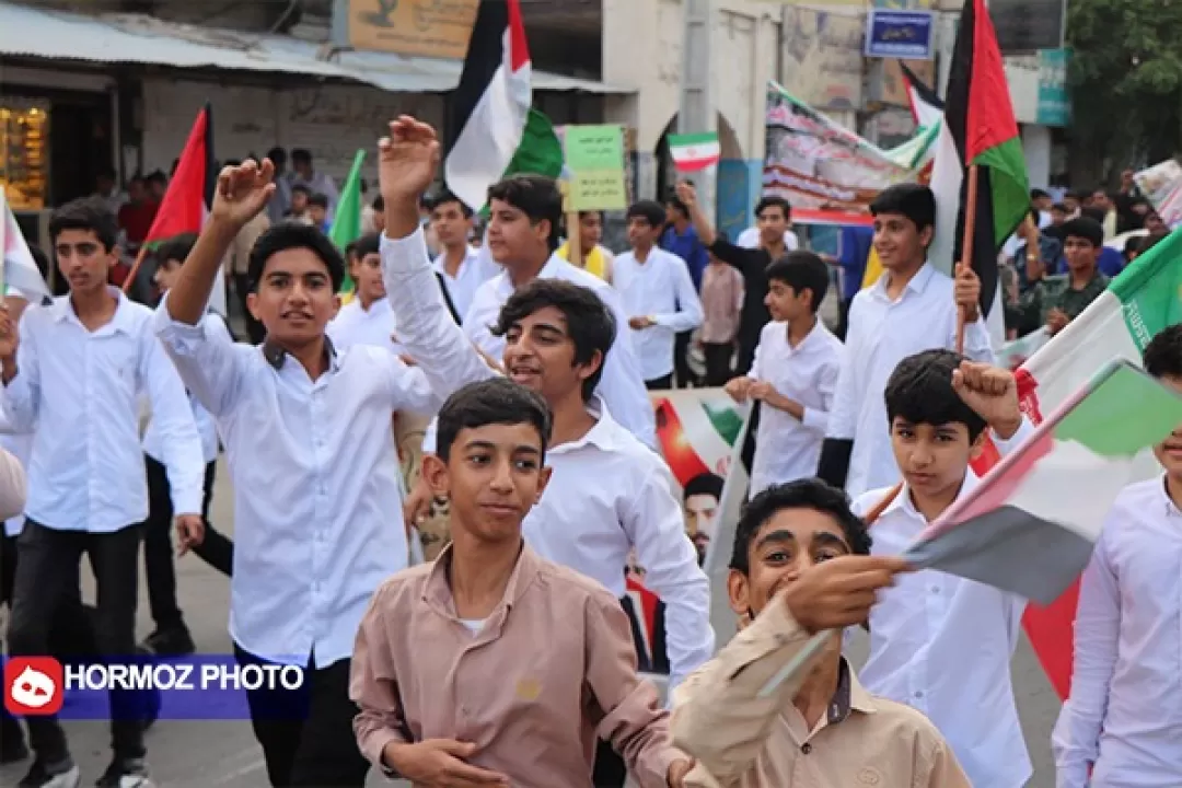 حضور تماشایی دهه‌نودی و هشتادی در راهپیمایی 13 آبان