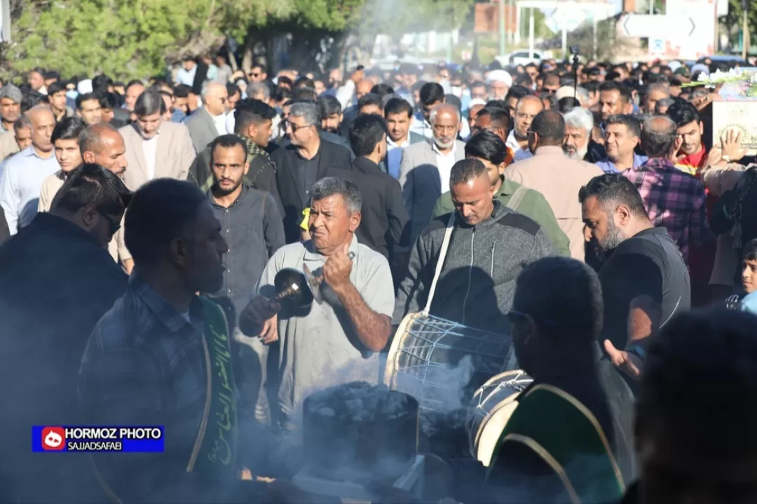 تشییع و تدفین شهید گمنام در شهرداری بندرعباس