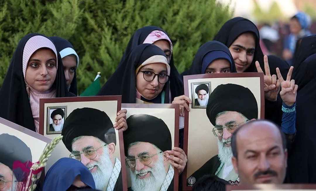 زنان در تمدنسازی، جامعه را همراهی کنند