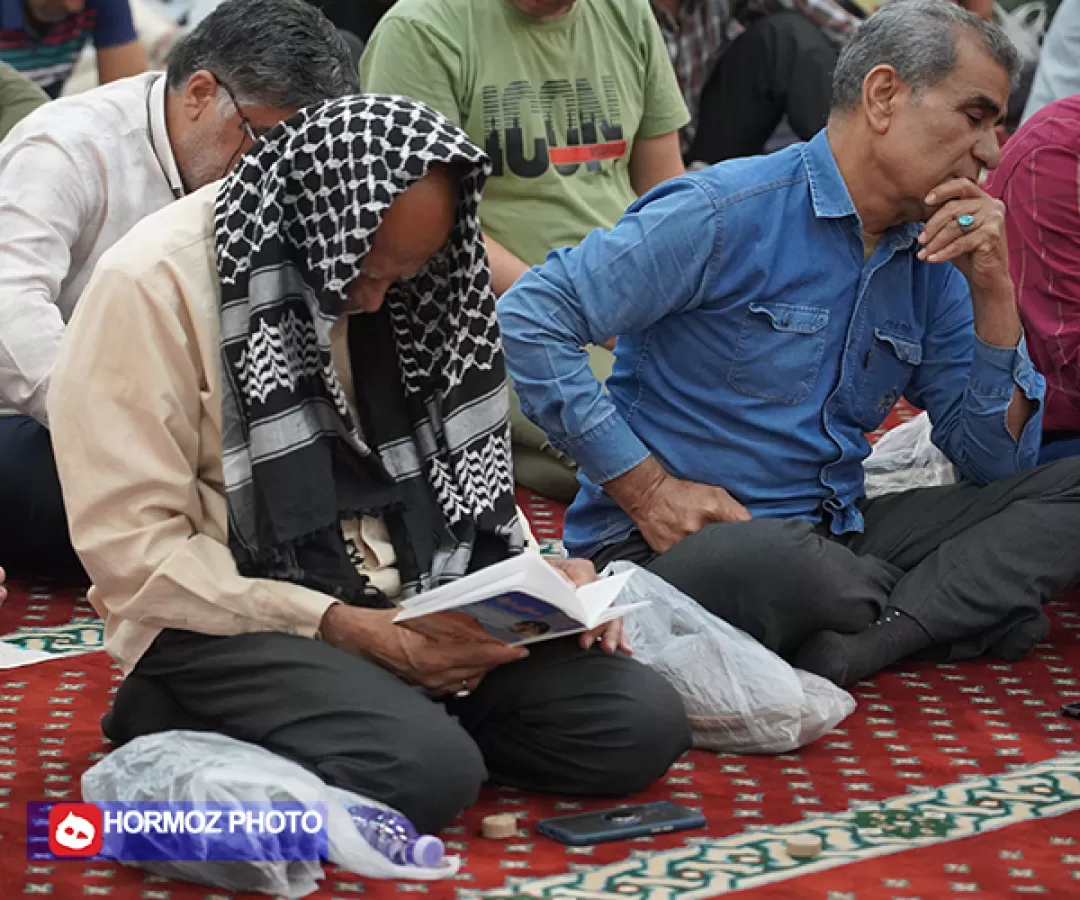 قرائت دعای عرفه در مسجدجامع بندرعباس