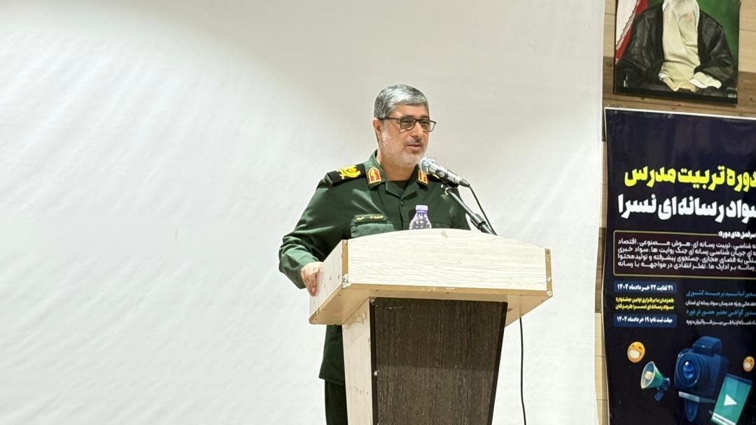 رسانهها باید مبانی دشمن را به چالش بکشند