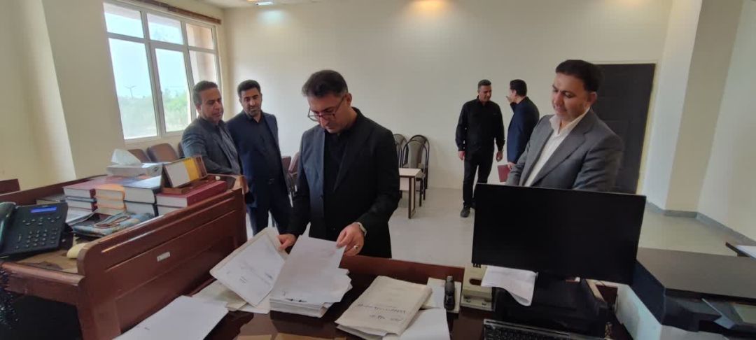 بازدید سرزده رئیس دادگستری از دو مجتمع قضایی