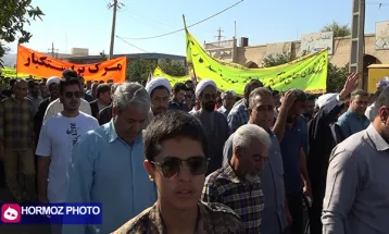 حضور دانش‌آموزان حاجی‌آبادی در راهپیمایی ۱۳ آبان