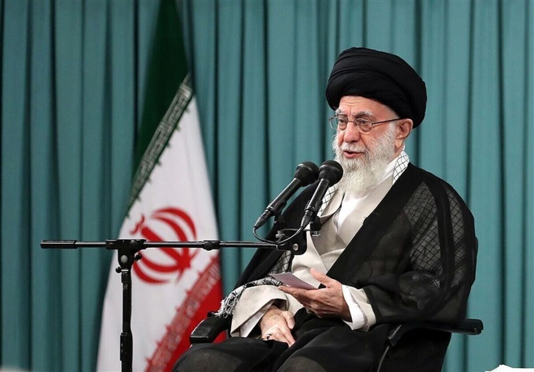 مسائل کشور را به گفتگوها گره نزنیم