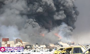 امدادرسانی در بندر شهید رجایی ادامه دارد