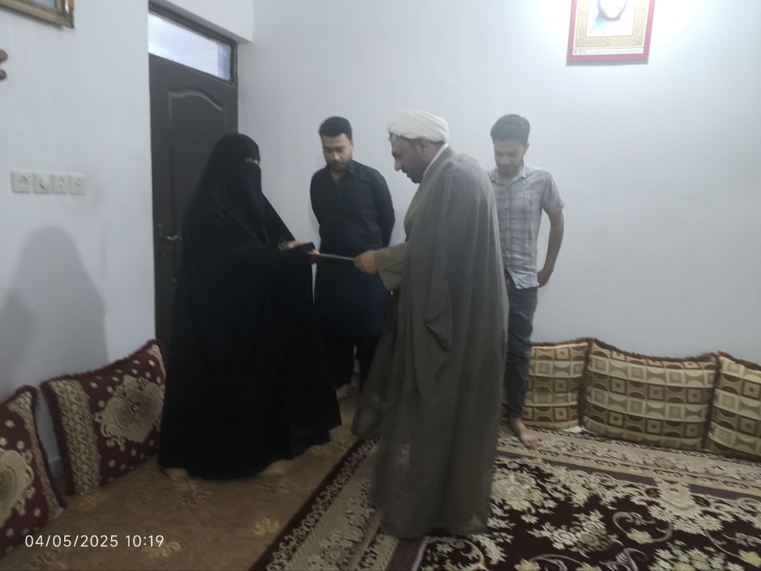 دیدار با خانواده‌ شهید عبدالرسول آذرآئین در جاسک
